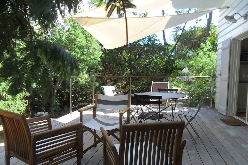 Appartement entier, Partie indépendante de Villa avec spacieuse terrasse bois près des 44 hectares in Lège-Cap-Ferret, Région d'Arcachon