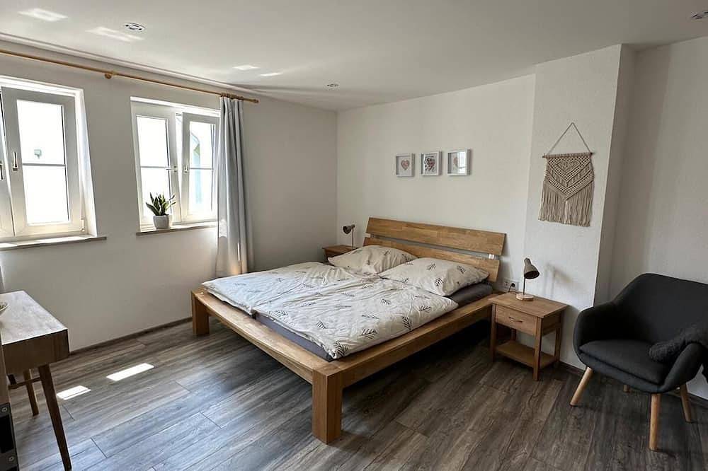 Ganze Wohnung, Moderne 2-Zimmer Ferienwohnung mit Garten in zentraler Lage in Selb in Selb, Oberfranken