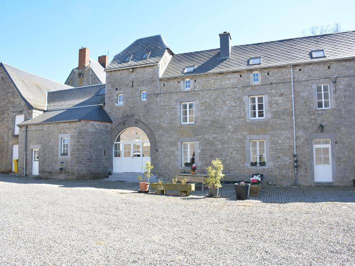 Location de vacances pour 7 personnes, avec terrasse et jardin à Ouffet