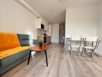 Gîte pour 4 personnes, avec terrasse et vue, animaux acceptés dans Gare De Saint Raphael Valescure