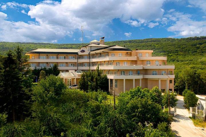 Hotel para 2 personas, con jardín y piscina además de sauna y piscina para niños - 1