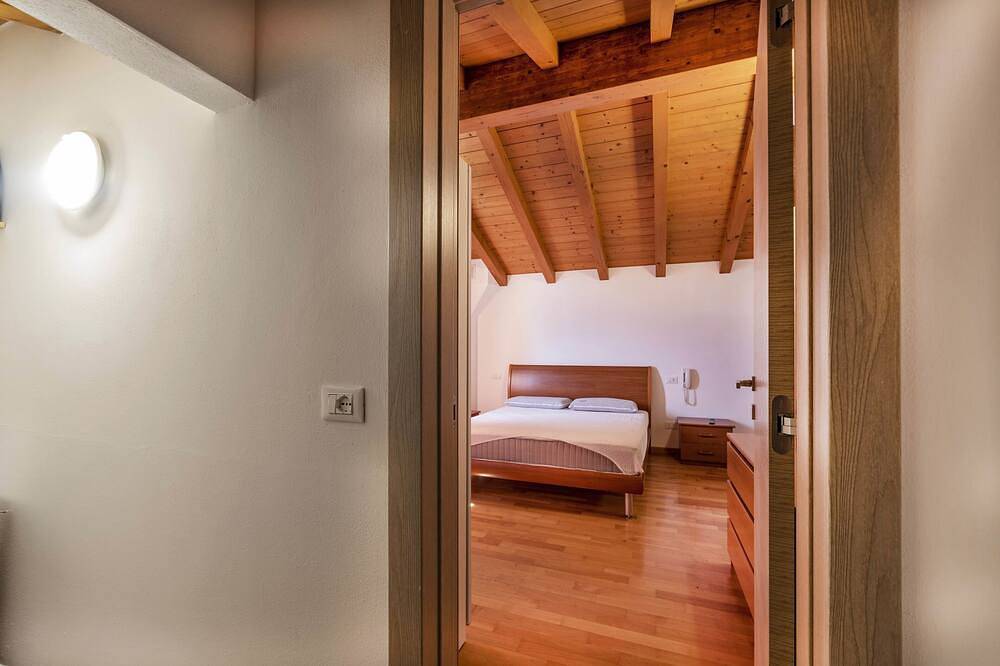 Ganze Wohnung, Dimora all'Angolo - modern und im Zentrum in Affi, Gardasee-Berge