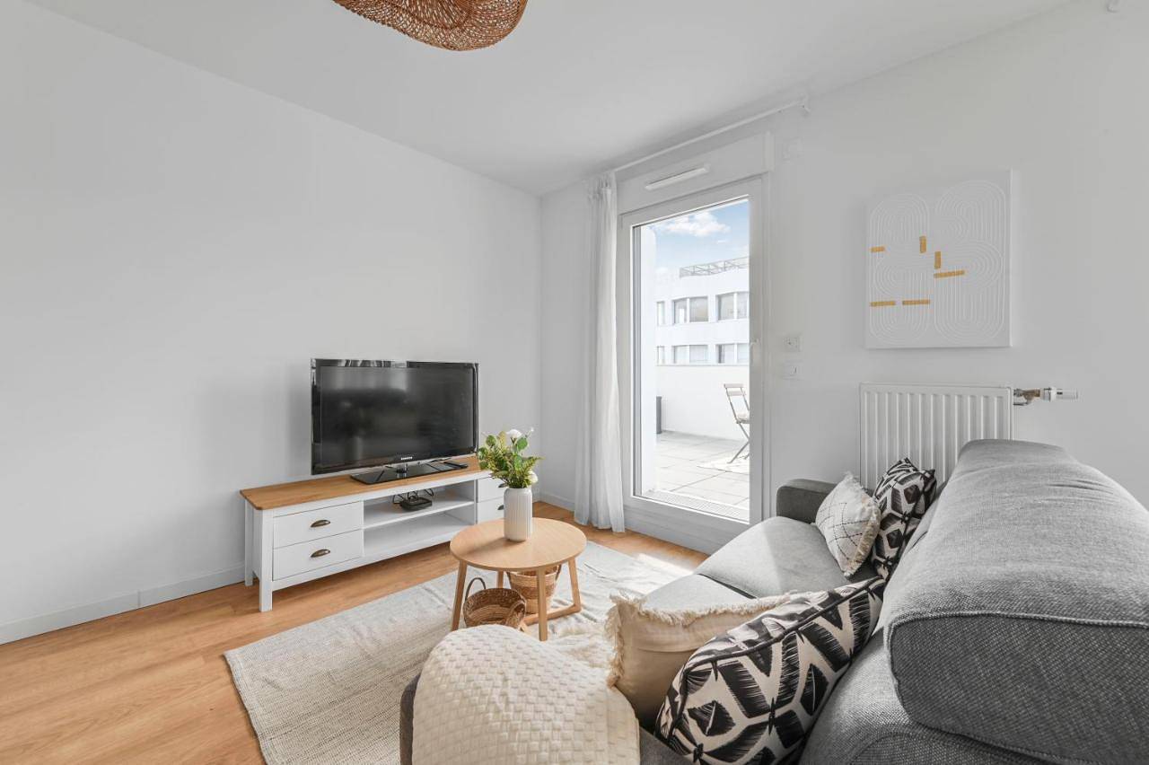 Appartement entier, Two-Bedroom Apartment in Massy, Essonne