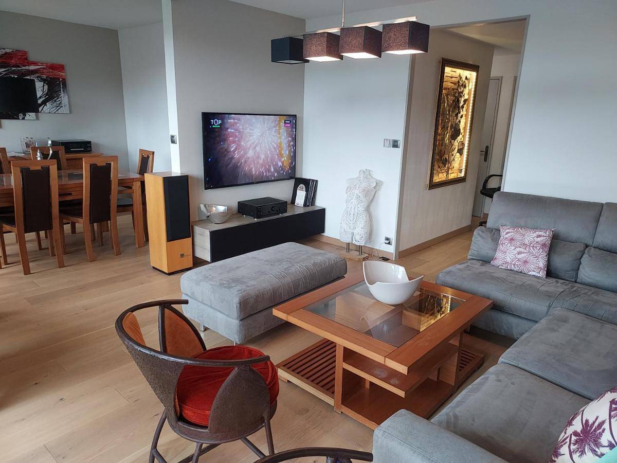 Appartement entier, Two-Bedroom Apartment in Villecresnes, Val-de-Marne