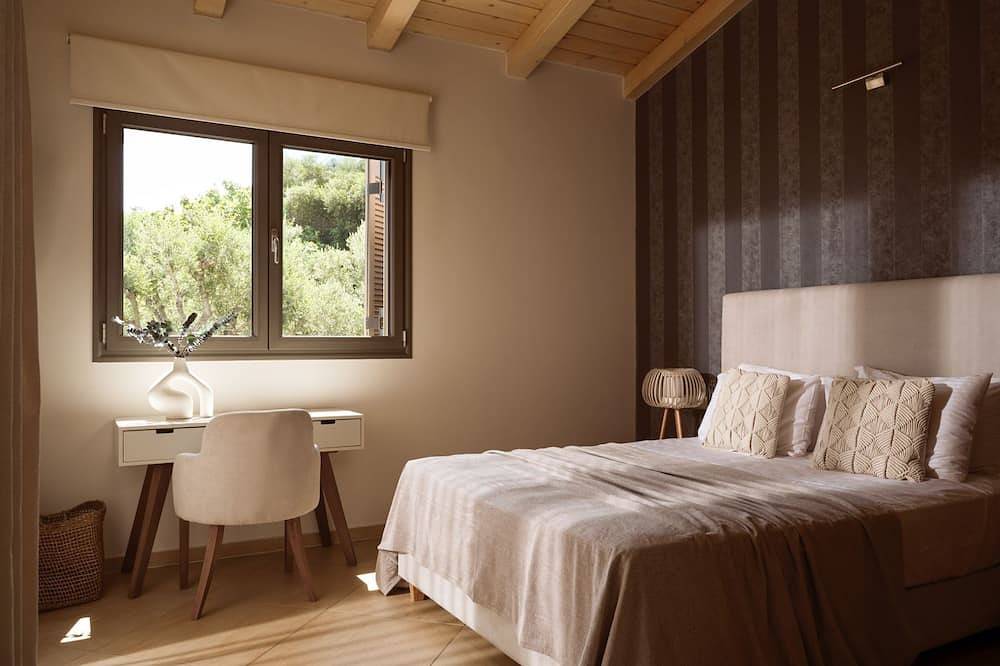 Merovigli 4 bedroom villa with private pool and sea views in Tragaki, Zakynthos