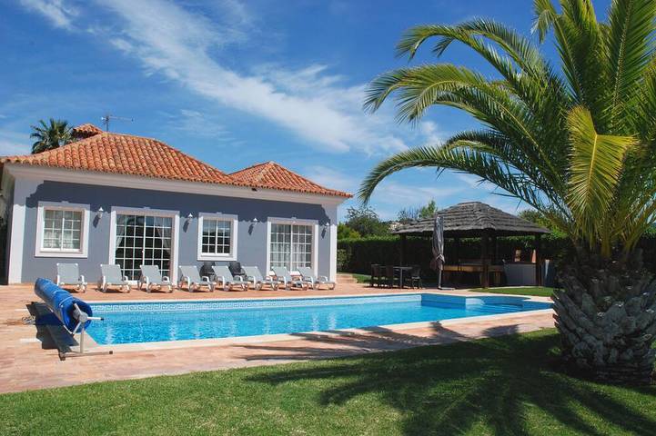 Villa for 10 people, with hot tub and garden in Almancil