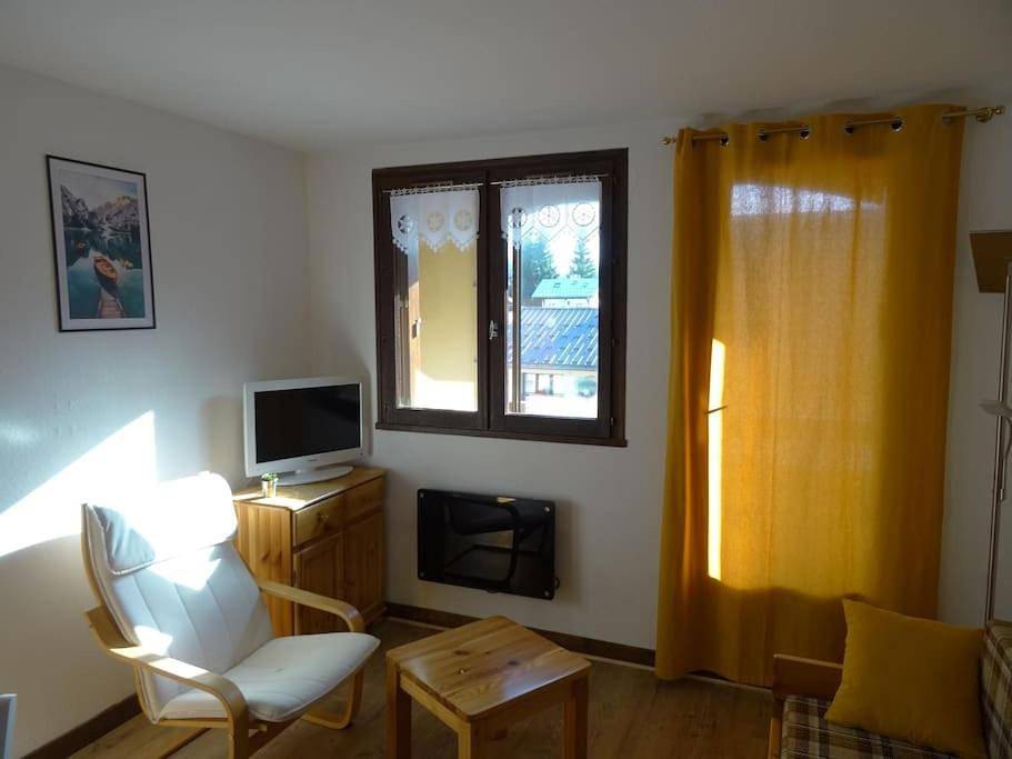 Appartement entier, One-Bedroom Apartment in Mijoux, Parc naturel régional du Haut-Jura