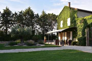 Gîte pour 8 personnes, avec terrasse et jardin à Saint-Chaptes