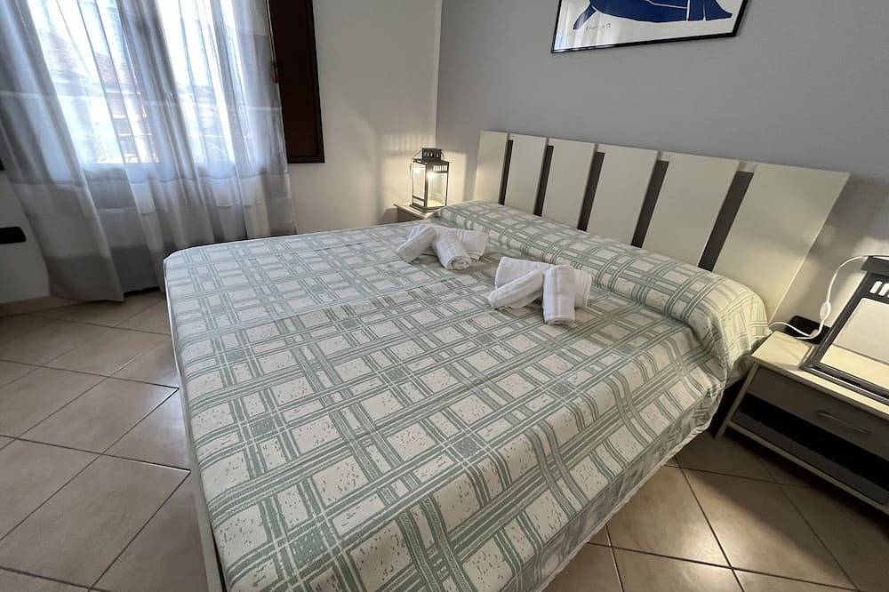 Entire apartment, Casa Mimì - Three Bedroom Apartment, Sleeps 5 in Cabras, Stagno di Càbras