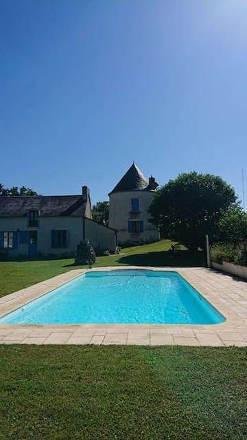Gîte pour 4 personnes, avec vue ainsi que piscine et jardin dans Allouis