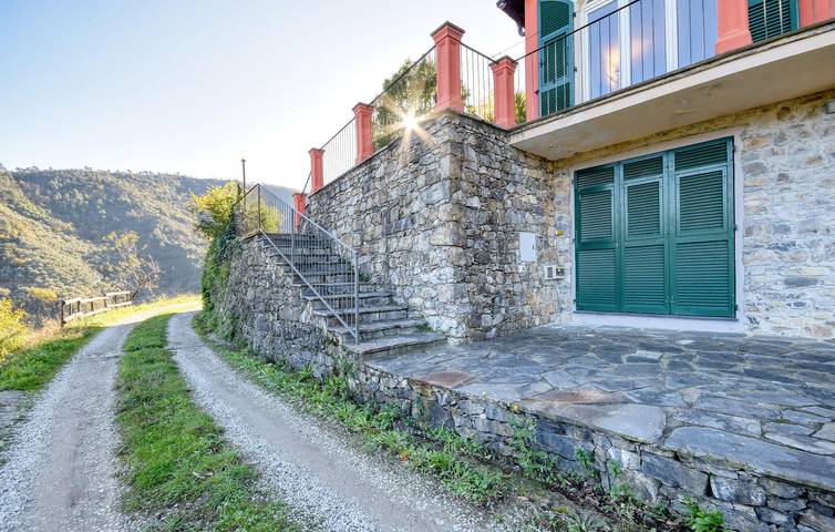 Accogliente appartamento con giardino, terrazza e parcheggio in Sambuceto (Ne), Ne