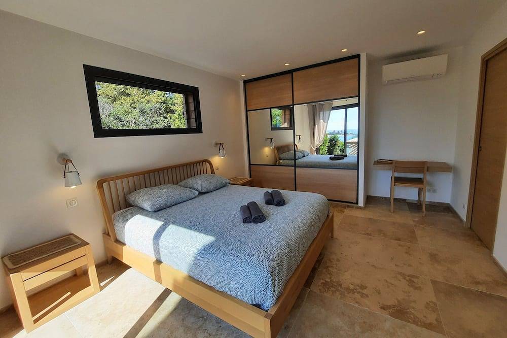 Beachfront villa. in Tizzano, Sartena