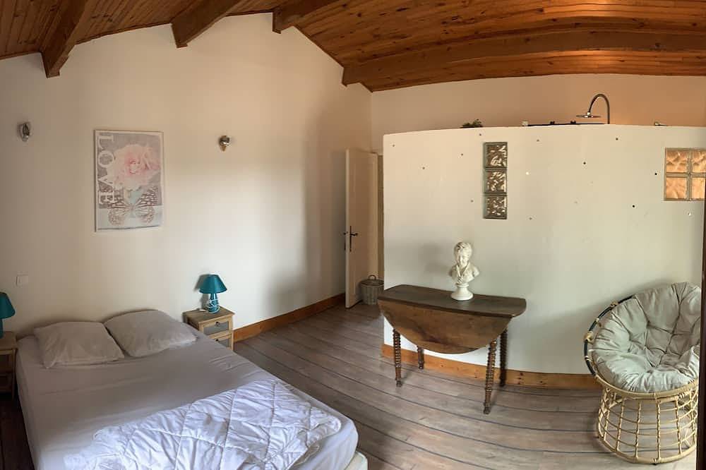 Chaleureuse maison de campagne au calme 8-10 personnes in Sainte-Sabine-Born, Périgord Pourpre