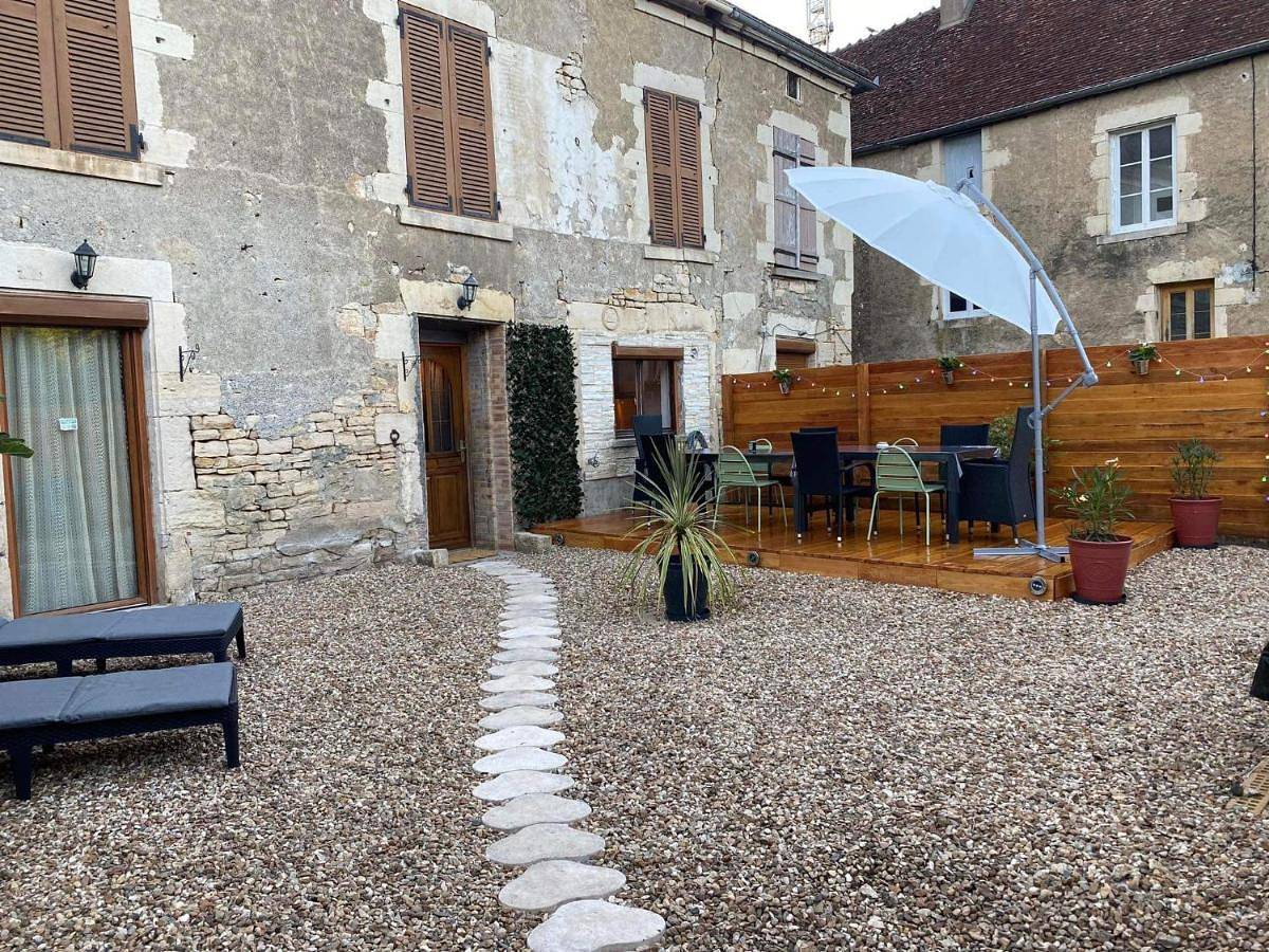 Le refuge de Majèle in La Chapelle-Saint-André, Nièvre