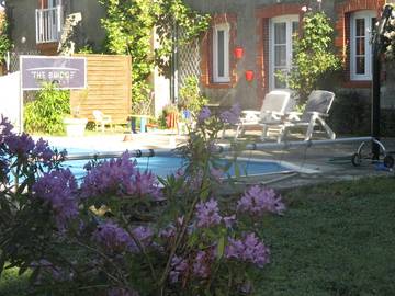 Gîte pour 4 personnes, avec piscine ainsi que terrasse et jardin à Frossay