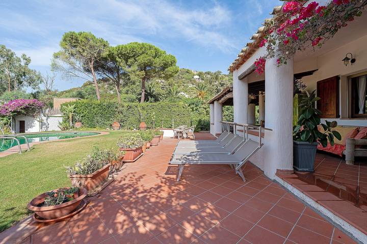 Villa Pounamu: splendid villa with pool facing the sea in Torre delle Stelle, Maracalagonis