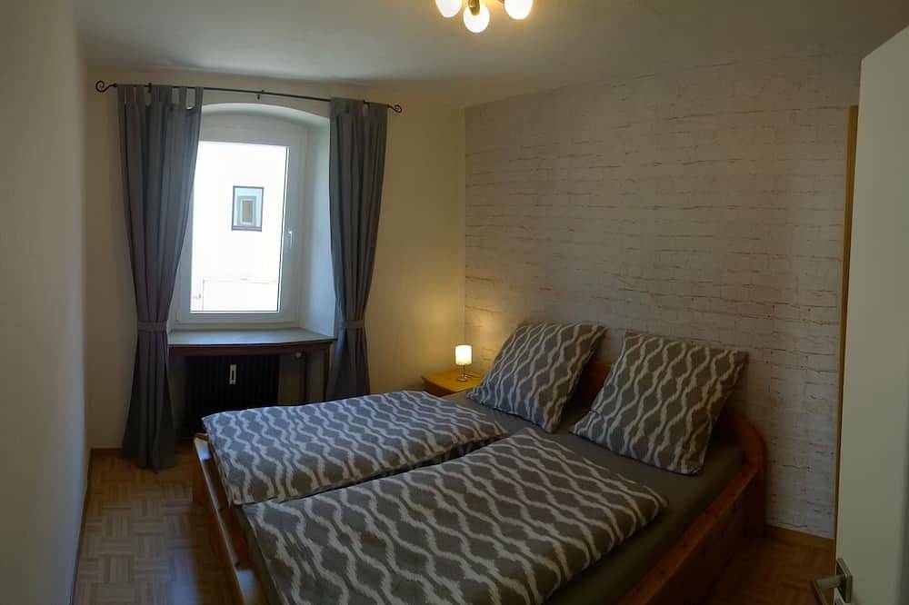 Ganze Wohnung, Große Fewo für 10 Personen, mit Sauna und Bar am Kylltal Radweg in Birresborn, Vulkaneifel