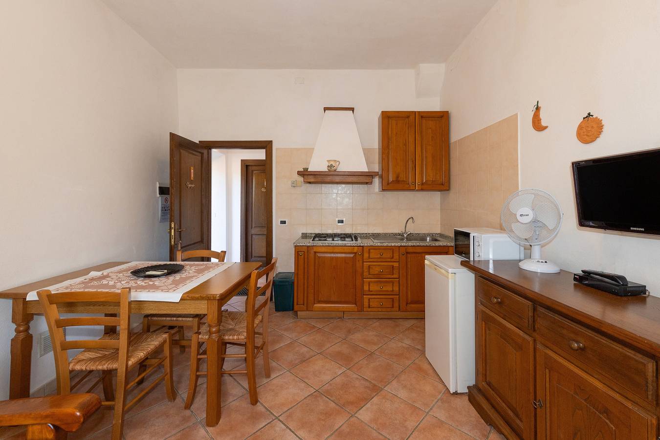 Entire apartment, Apartment 'Ginepro' with Shared Pool and Garden in Etruscan Coast