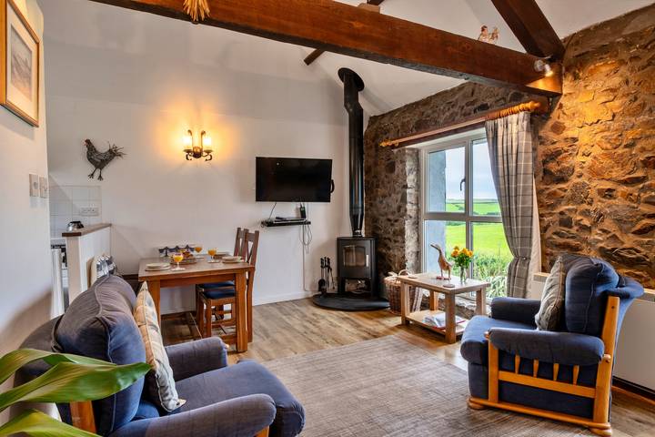 Villa with pool for 5 people, with garden, with pets in the United Kingdom