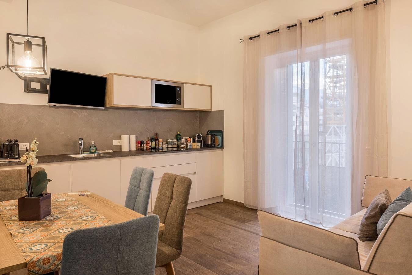 Apartamento entero, Apartamento "Annabel" con vistas a la montaña, balcón francés y Wi-Fi in Centro-Piani-Rencio, Bolzano