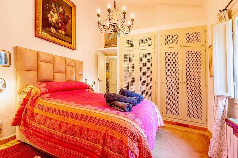 A beautiful private 4 bed finca in Cala Llonga close to Golf Club in Cala Llonga, Santa Eulària des Riu