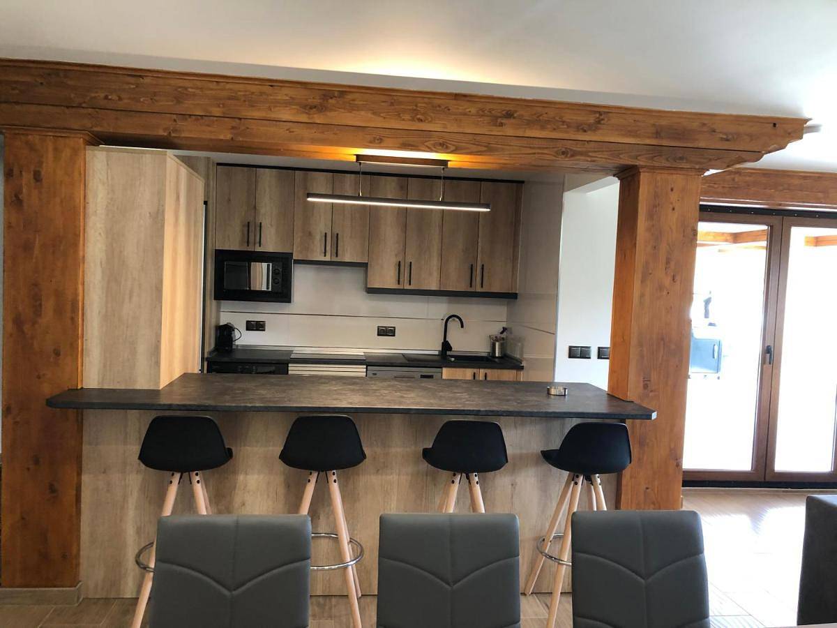 Apartamento entero, Apartamento de vacaciones para 9 personas con vistas al lago in Navaluenga, Valle del Alberche