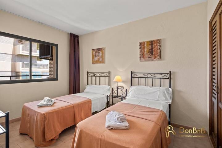 Apartahotel para 3 personas, con Balcón y Terraza además de Jardín y Piscina en Fuengirola