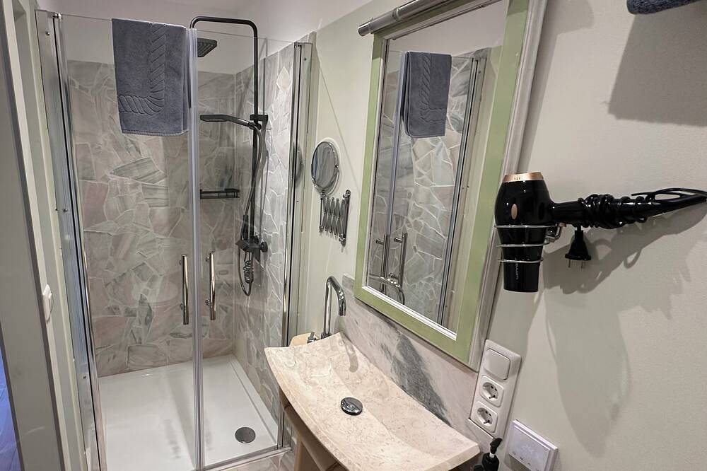 Ganze Wohnung, Mauthnerhube Apartment mit Sauna und Whirlpool, Gemütliches Hüttenfeeling, in Eibiswald, Steirerland