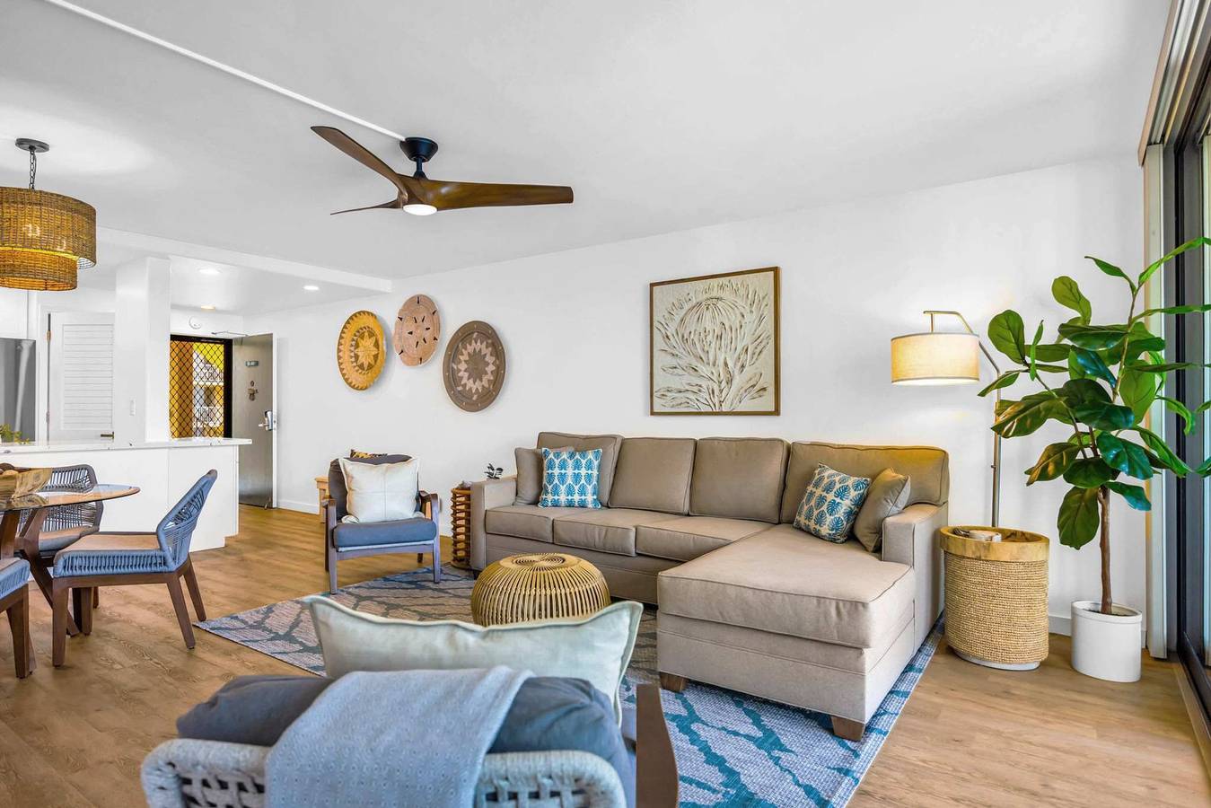 Apartamento entero, Oceanfront - Whale Watch - Big Lanai - New Modern Coastal Remodel in Kahana, Napili-Honokowai