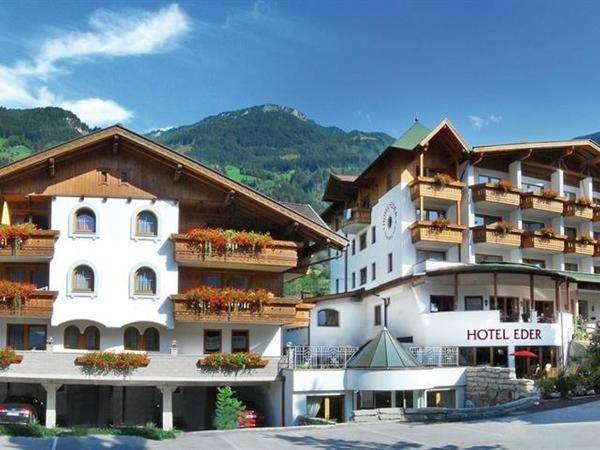 Hôtel, avec Balcon et Jacuzzi ainsi que Terrasse et Jardin à Ramsau im Zillertal