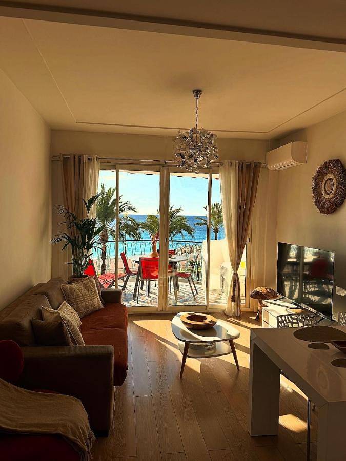 Gîte pour 6 personnes, avec terrasse et vue dans Plage Fabron Bambou Nice