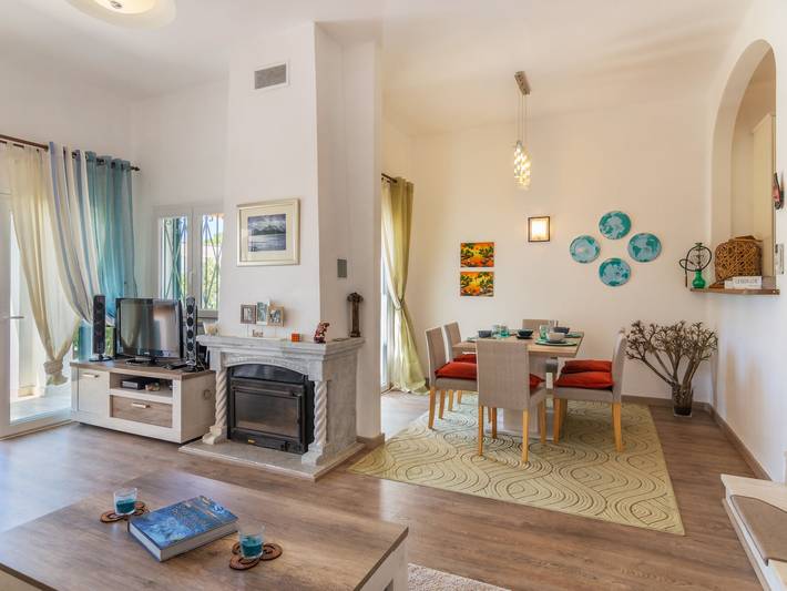 Casa de férias para 4 pessoas, com jardim e varanda em Olhos de Água