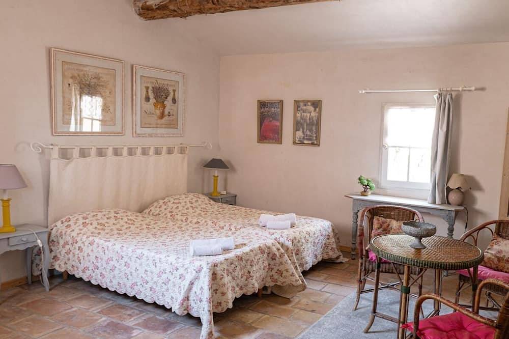 Ruhiges Ferienhaus mit Pool und Kamin – 701 Jou in Joucas, Regionaler Naturpark Luberon