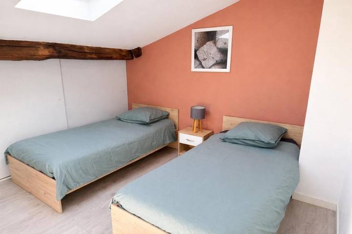 Gîte pour 7 personnes, avec terrasse à Meximieux - 3