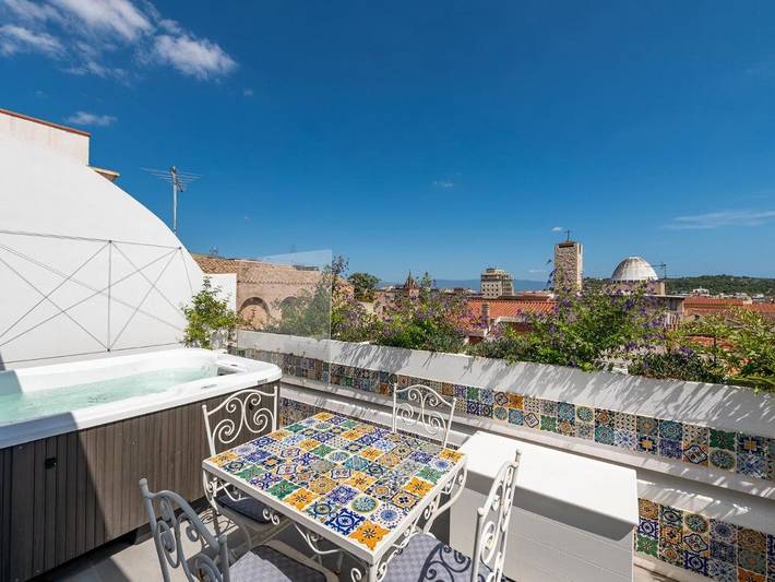 Ferienhaus für 4 Personen, mit Whirlpool und Terrasse sowie Pool und Ausblick