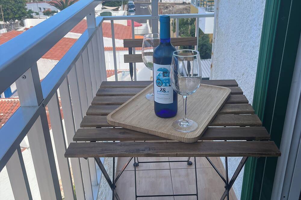 Entire apartment, Apartment close to La Arena Beach. Sunsets and seaviews and La Gomera in Puerto Santiago, Santiago del Teide