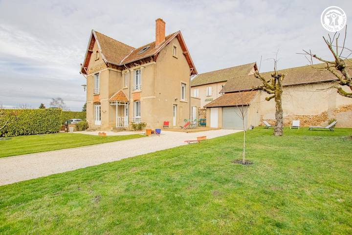 Gîte for 10 people, with terrace and garden, with pets - 1