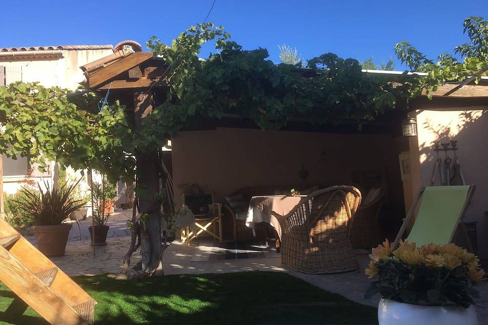 Joli Gite Avec Jardin et Piscine Privatifs Proche Avignon in Jonquerettes, Vaucluse