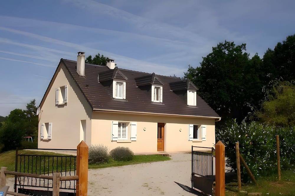 Maison de campagne à 20mn de Salers avec terrasse et jardin privatifs in Jaleyrac, Région de Mauriac