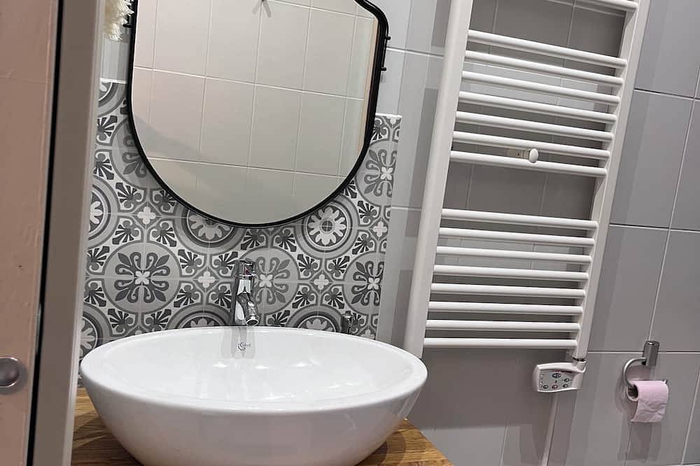 Apartamento entero, Charmant Studio en rez de Jardin Chaville in Chaville, Altos del Sena