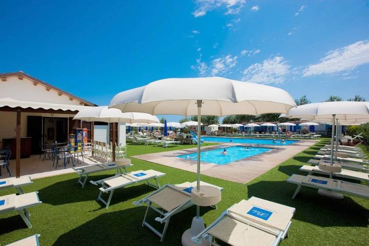 Camping für 4 Personen, mit Whirlpool und Pool sowie Garten und Kinderpool, kinderfreundlich in Marche - 2