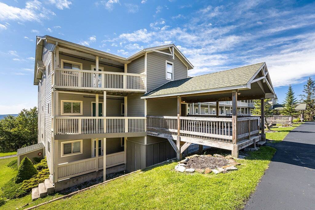 Ganze Wohnung, Summit Condo 201A - Recently Renovated, Great Views, Close to Village! in Snowshoe, Greenbrier River