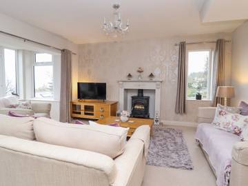 Log Cabin for 4 People in West Yorkshire, Yorkshire, Photo 3