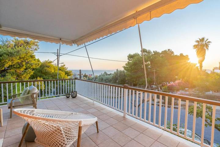 Location de vacances pour 6 personnes, avec jardin et vue dans Saronida