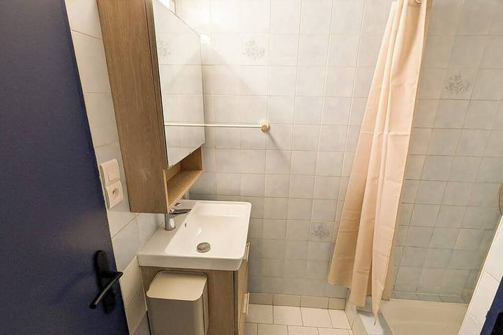 Appartement entier, Grand studio lumineux et calme avec parking privé devant l’entrée - accès facile in Tours, Région de Tours