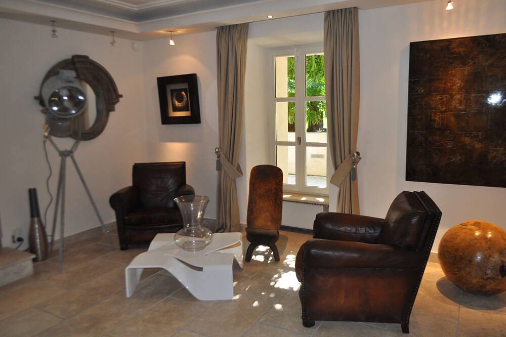 Character villa in the heart of St-Tropez! Swimming pool, lush garden and calm in Saint-Tropez, Mittelmeerküste (Frankreich)