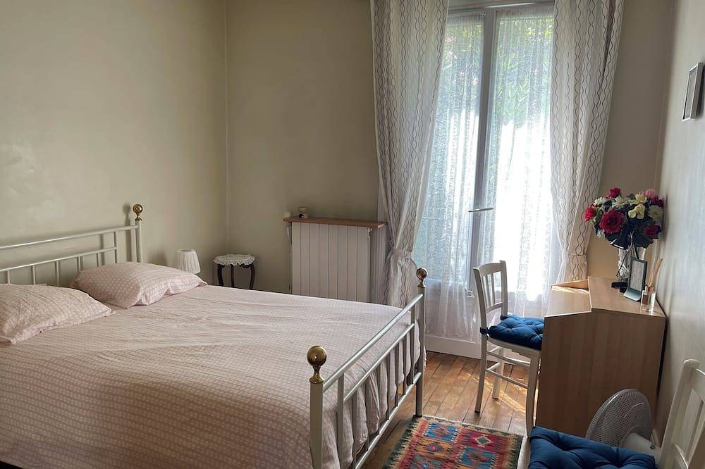 Ganze Wohnung, Nice Apartment sleeps 4, private parking, 500m from Paris 13eme Ivry-sur-Seine in Ivry-sur-Seine, Val-de-Marne
