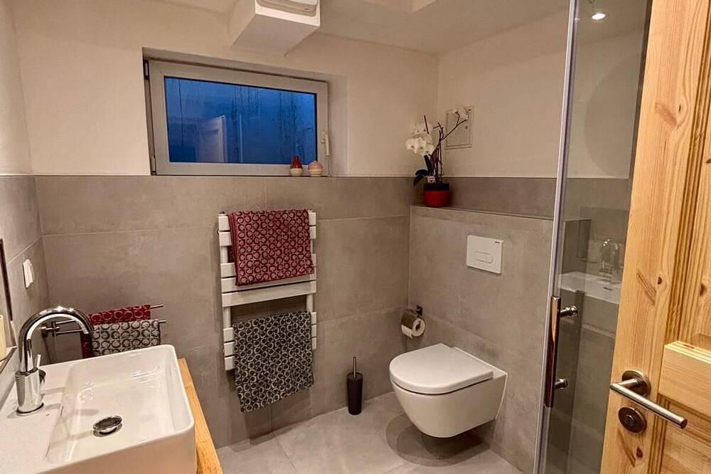 Ganze Wohnung, Idylische Ferienwohnung mitten im Weinort in Erlabrunn, Fränkisches Weinland