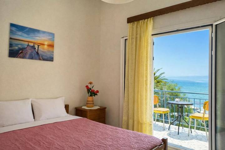 Gîte pour 4 personnes, avec Balcon ainsi que Terrasse et Vue dans Mikra Mandinia - 3