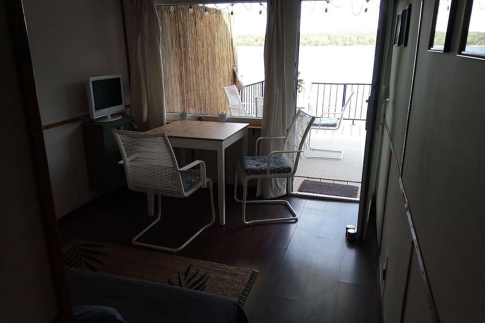 Bootshaus auf dem Schwarzer See in Schwarz, Mecklenburgische Seenplatte